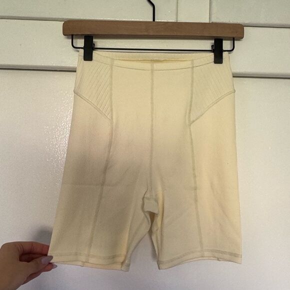 NWT For Love And Lemons Dani Cream Shorts Small - Picture 2 of 5